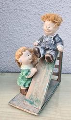 figuurtje van meisje&jongen op houten glijbaan-lees info aub, Ophalen, Zo goed als nieuw