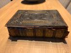 Antieke Engelse bijbel . 1860., Antiek en Kunst, Antiek | Woonaccessoires, Ophalen of Verzenden