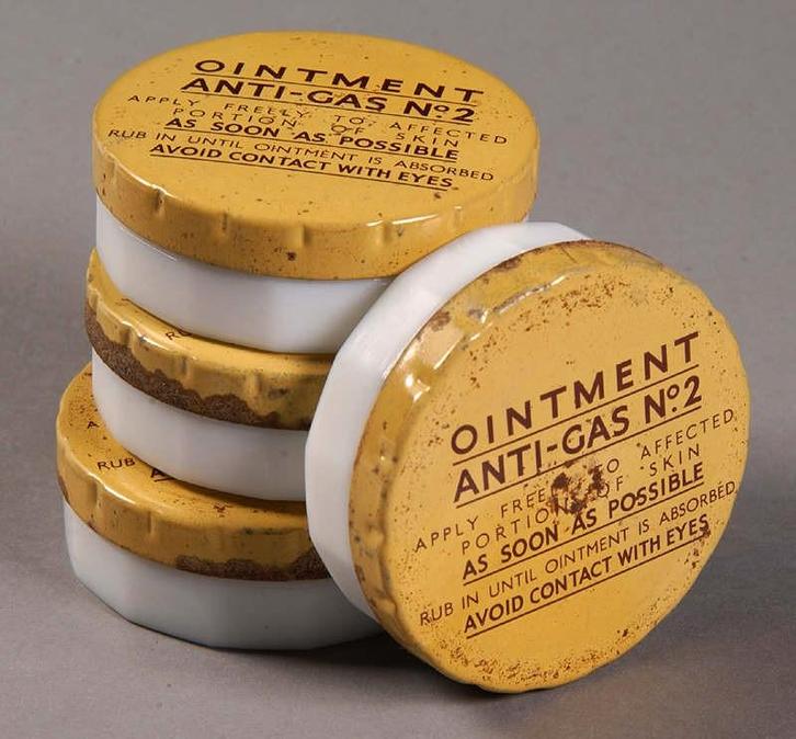 Ointment anti gas n2 potjes wo2 Brits gasmasker BEF 1940, Verzamelen, Militaria | Algemeen, Ophalen of Verzenden