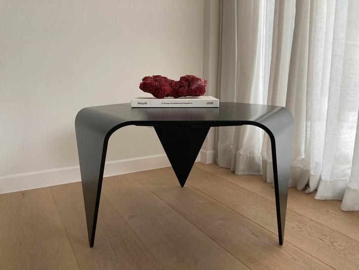 Artek Trienna (Vitra), Huis en Inrichting, Tafels | Bijzettafels, Zo goed als nieuw, Overige vormen, Minder dan 45 cm, 55 tot 75 cm