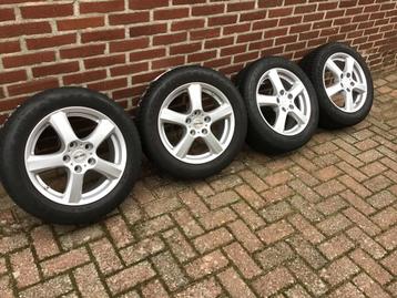 Toyota Auris hybride winterbanden op velgen 16 inch beschikbaar voor biedingen