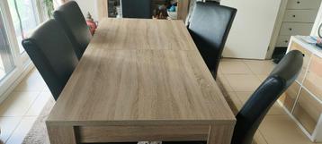Eettafel voor 6 of 8 personen beschikbaar voor biedingen