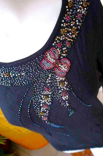 zwart bebloemd T-shirt blouse vintage dressing beschikbaar voor biedingen