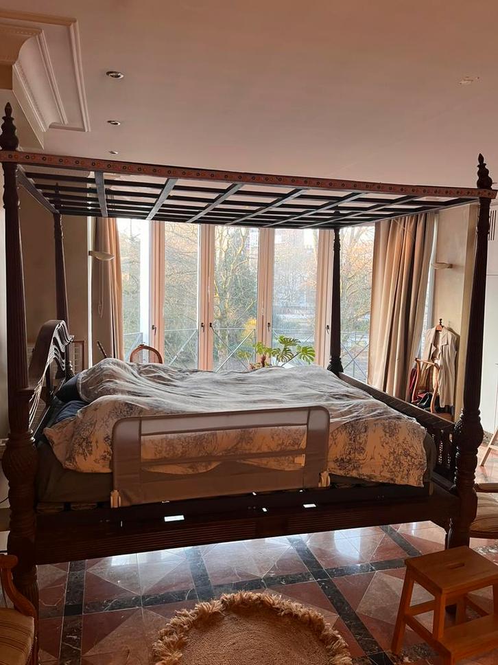 Lit rare à baldaquin indonésien – bois massif sculpté main, Antiek en Kunst, Antiek | Meubels | Bedden, Ophalen