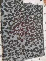Only sjaal, 2 m lang. Nooit gedragen, Kleding | Dames, Mutsen, Sjaals en Handschoenen, Ophalen of Verzenden, Nieuw, Sjaal