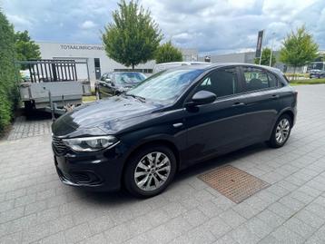 Fiat Tipo Hatchback city 95 + set winter- en zomerbanden, Achat, Euro 6, Boîte manuelle, Noir