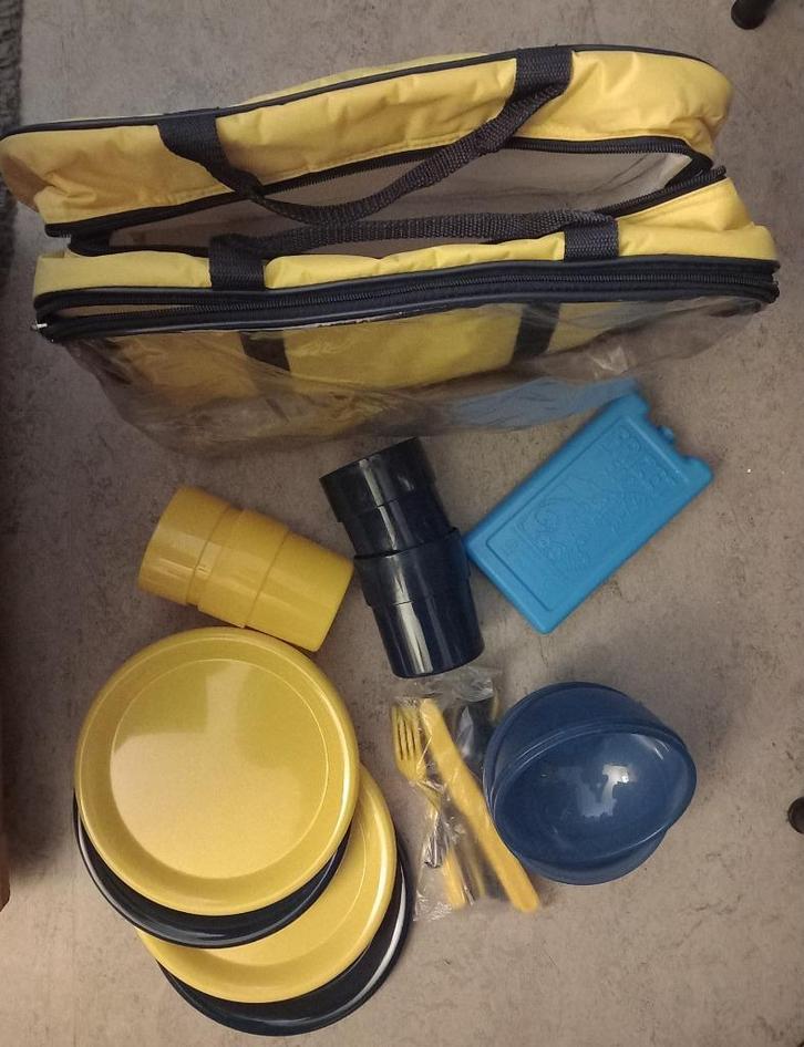 Koelbox met picknickservice voor 4 personen, Hobby en Vrije tijd, Picknickmanden, Nieuw, Ophalen