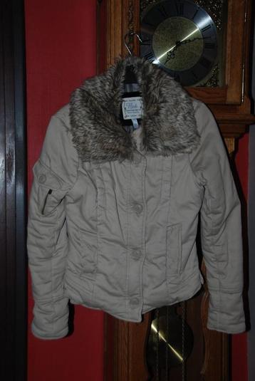 Beige blousonjas met bontkraag „Bershka” Maat S als NIEUW! beschikbaar voor biedingen