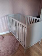Babybed + Aerosleep matras en 2 hoeslakens + 2 donsdekens, Ophalen, Zo goed als nieuw