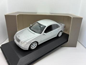 Mercedes-Benz E-klasse Saloon (Type W211) 2003 - MiniChamps beschikbaar voor biedingen