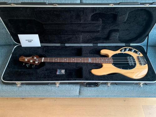 StingRay Custom BFR Music Man Musicman, Muziek en Instrumenten, Snaarinstrumenten | Gitaren | Bas, Zo goed als nieuw, Ophalen