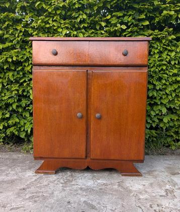 Prachtige vintage kast beschikbaar voor biedingen