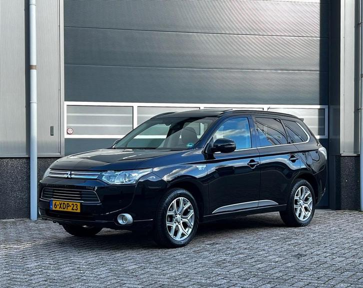 Mitsubishi Outlander 2.0 PHEV Instyle bj.2014 Camera|Navi|Le, Auto's, Mitsubishi, Outlander, 4x4, ABS, Airbags, Climate control