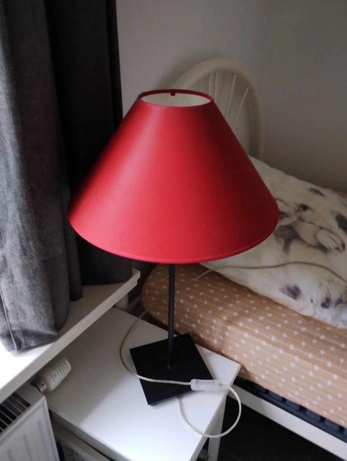 Moderne zwarte tafellamp lampadirre met rode kap als nieuw, Maison & Meubles, Lampes | Lampes de table, Comme neuf, Métal, Enlèvement