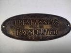 Plaquette Trespassers, Verzenden