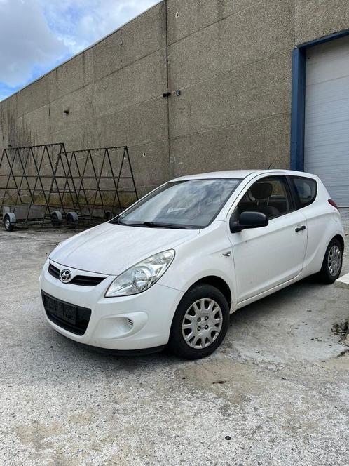 Hyundai I20 (benzine), Autos, Hyundai, Particulier, i20, Essence, Euro 5, Berline, 3 portes, Boîte manuelle, Blanc, Noir, Tissu