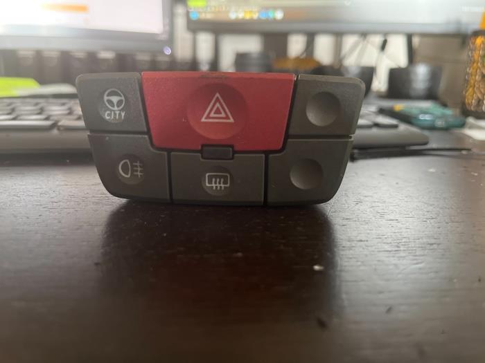 Paniekverlichtings Schakelaar van een Fiat Panda, Auto-onderdelen, Dashboard en Schakelaars, Fiat, Gebruikt, 3 maanden garantie