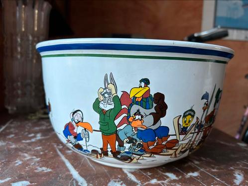Saladeschaal met skithema Looney Tunes, Antiek en Kunst, Antiek | Keramiek en Aardewerk, Ophalen