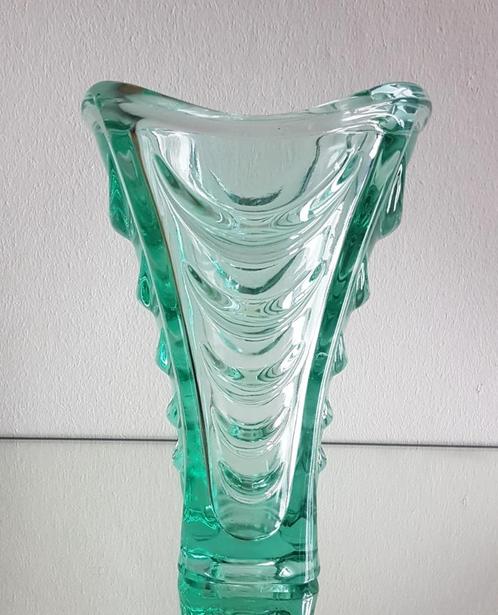 Heřmanova Hut - VACLAV HANUS - Vaas - Model DRAPEAU, Antiek en Kunst, Antiek | Glaswerk en Kristal, Ophalen of Verzenden