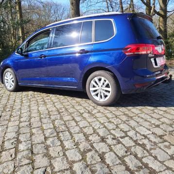 Volkswagen Touran 1.6TDI - Euro6c - Navi - Panodak beschikbaar voor biedingen