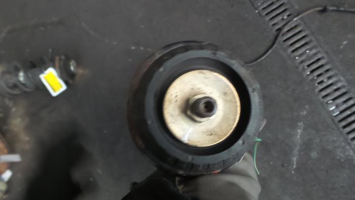 Schokdemperpoot links-voor van een Mercedes Vito, Auto-onderdelen, Ophanging en Onderstel, Mercedes-Benz, Gebruikt, 3 maanden garantie