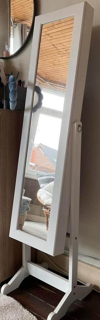 Staande spiegel / mirror beschikbaar voor biedingen