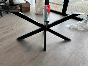 Grote kruispoot. 150cm x 78cm.  beschikbaar voor biedingen