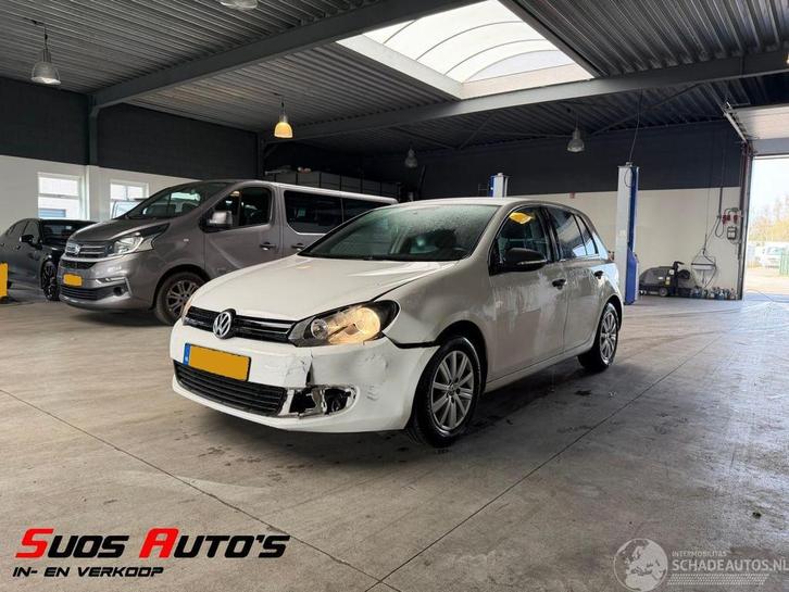 Volkswagen Golf 1.2 TSI Trend Edition BlueMotion, Autos : Divers, Voitures accidentées, Volkswagen, Boîte manuelle, Essence, Hatchback