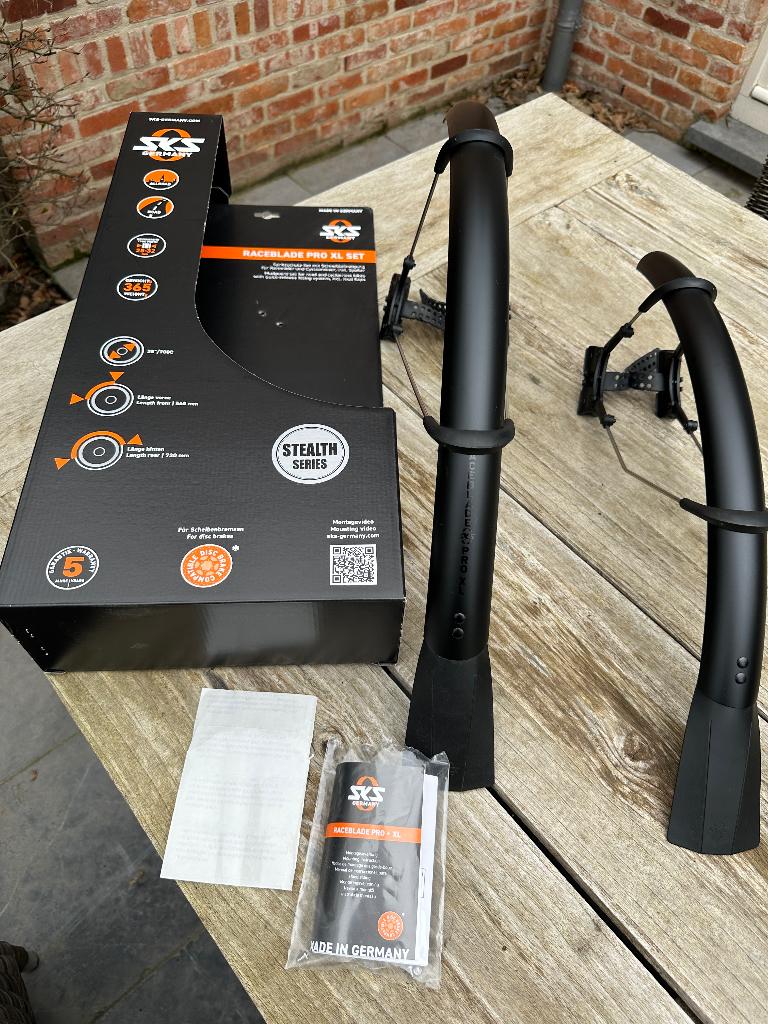SKS RACEBLADE PRO XL SPATBORDENSET MAT ZWART, Vélos & Vélomoteurs, Vélos Pièces, Overige merken, Garde-boue, Comme neuf, Racefiets
