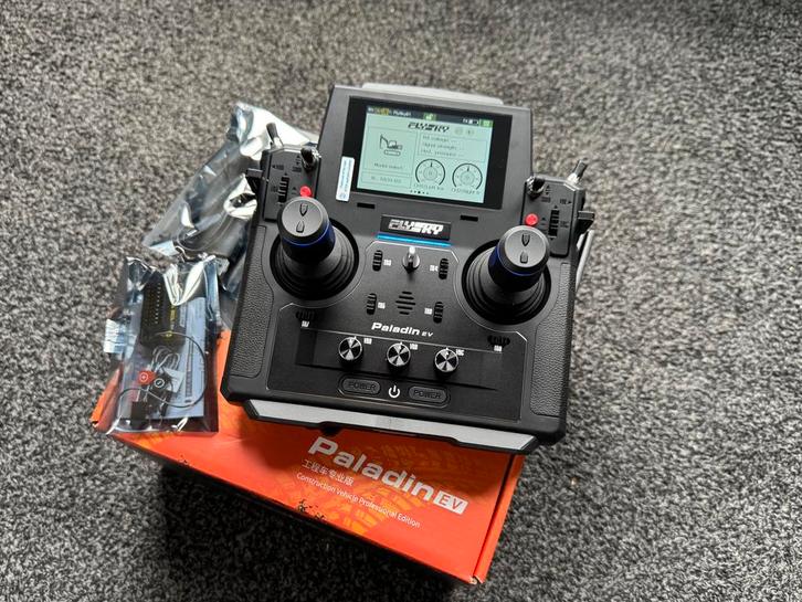 FlySky Paladin PL18 EV + FGr12B ontvanger. Nieuw, Hobby & Loisirs créatifs, Modélisme | Radiocommandé & Téléguidé | Autre, Neuf
