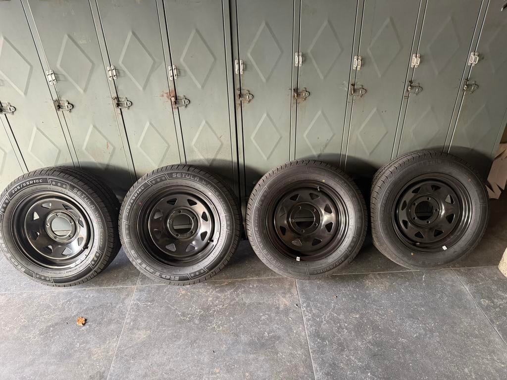 Suzuki samurai winterbanden + nieuwe velgen te koop, Ophalen, Winterbanden, Band(en)