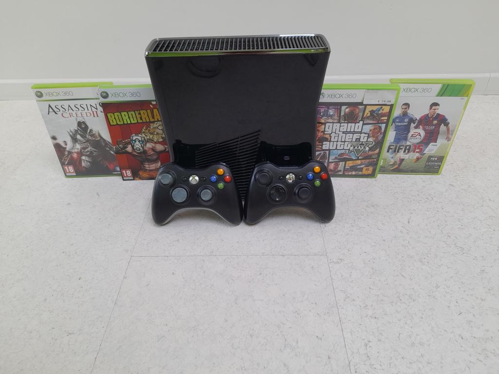 Xbox 360 + 2 controllers, Games en Spelcomputers, Games | Xbox 360, Gebruikt, Ophalen
