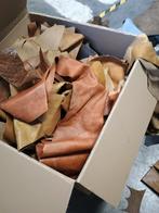 LEER resten, div. kleine en grote stukjes leer dik / dun, Enlèvement, Utilisé