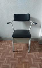 Chaise percée, Enlèvement