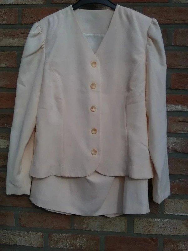 Ensemble veste jupe couleur pêche clair 44, Taille 42/44 (L), Enlèvement ou Envoi, Fait main, Autres couleurs