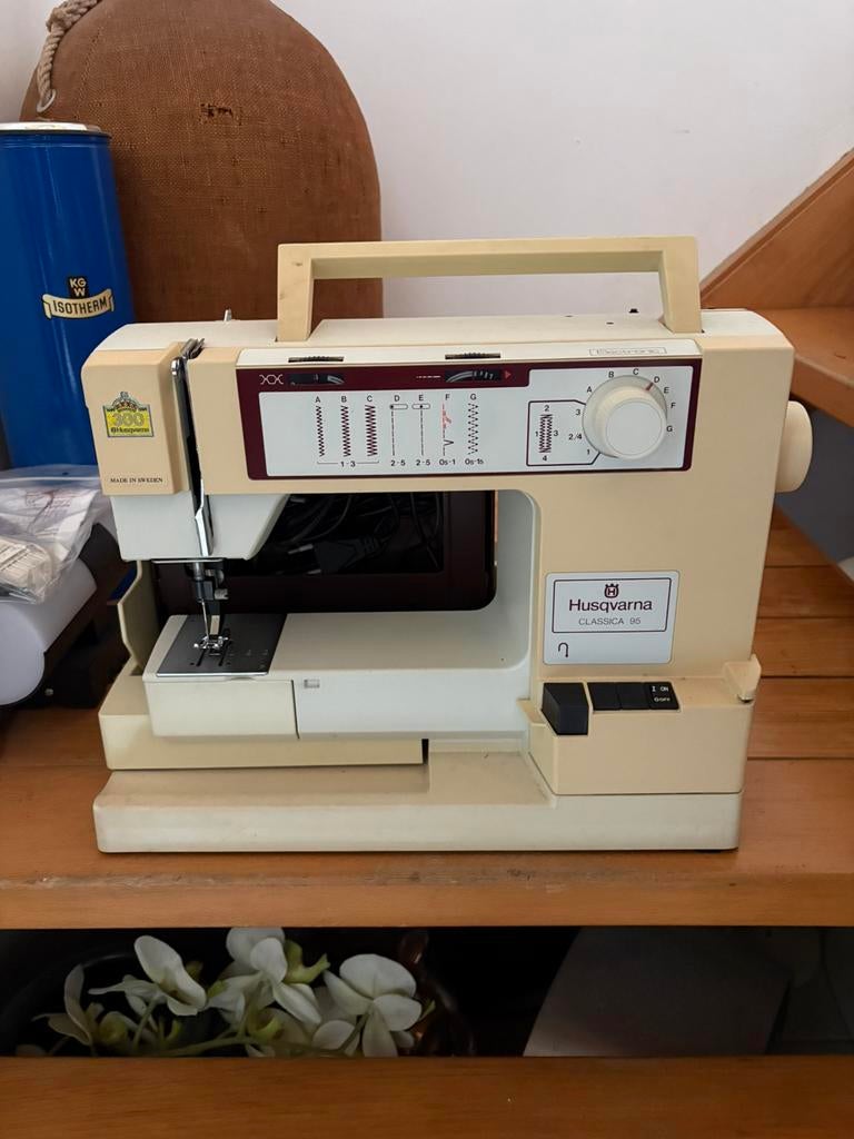 Husqvarna Classica 95, Hobby en Vrije tijd, Naaimachines en Toebehoren, Ophalen, Zo goed als nieuw, Husqvarna