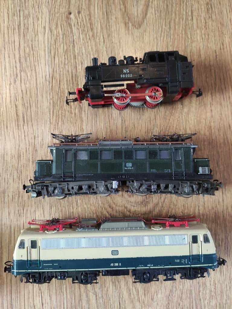 Set locomotieven, sporen, wagons en huisjes, Ophalen