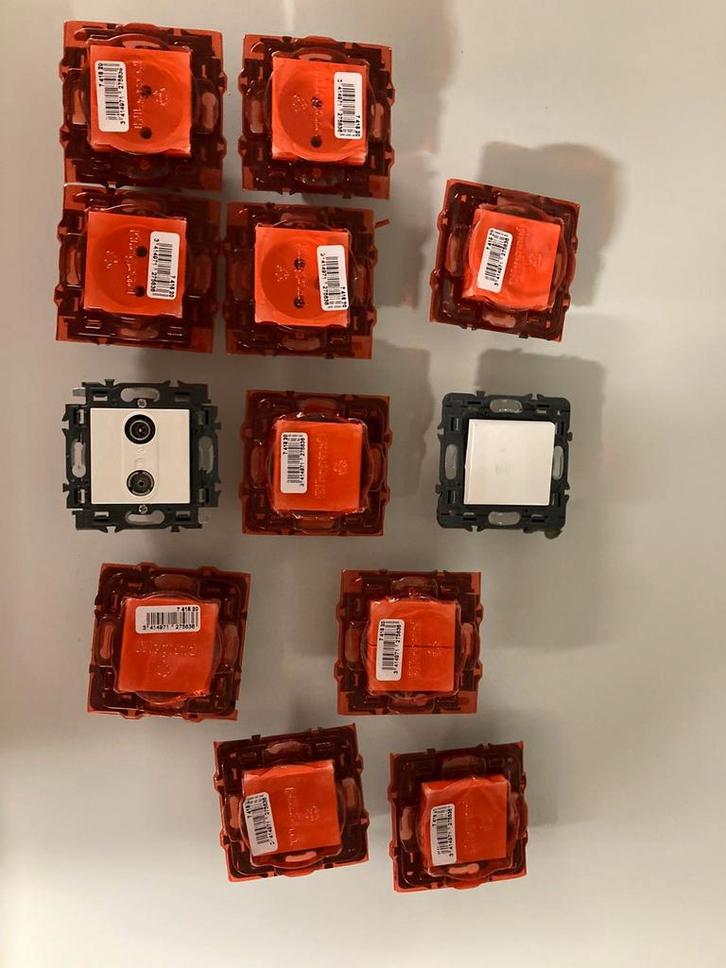 Nouvel appareillage de Legrand de type Valena Next., Bricolage & Construction, Électricité & Câbles, Neuf, Interrupteur, Interrupteur