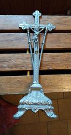 ancien crucifix sur pied, Enlèvement ou Envoi