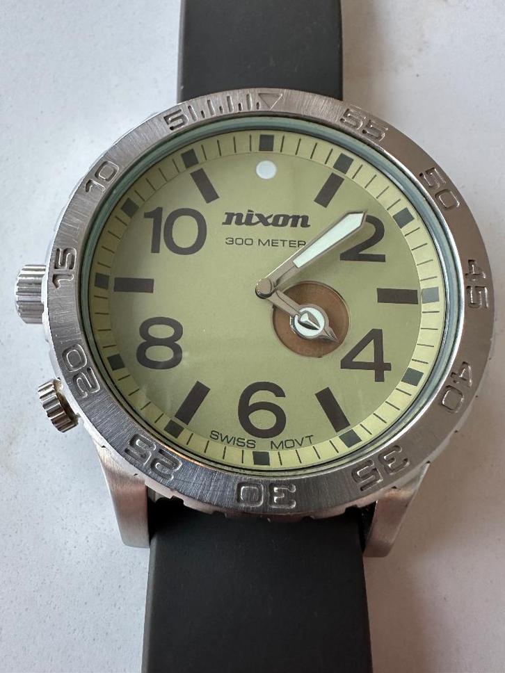 Nixon 51-30, Bijoux, Sacs & Beauté, Montres | Hommes, Utilisé, Montre-bracelet, Autres marques, Acier, Synthétique, Enlèvement ou Envoi