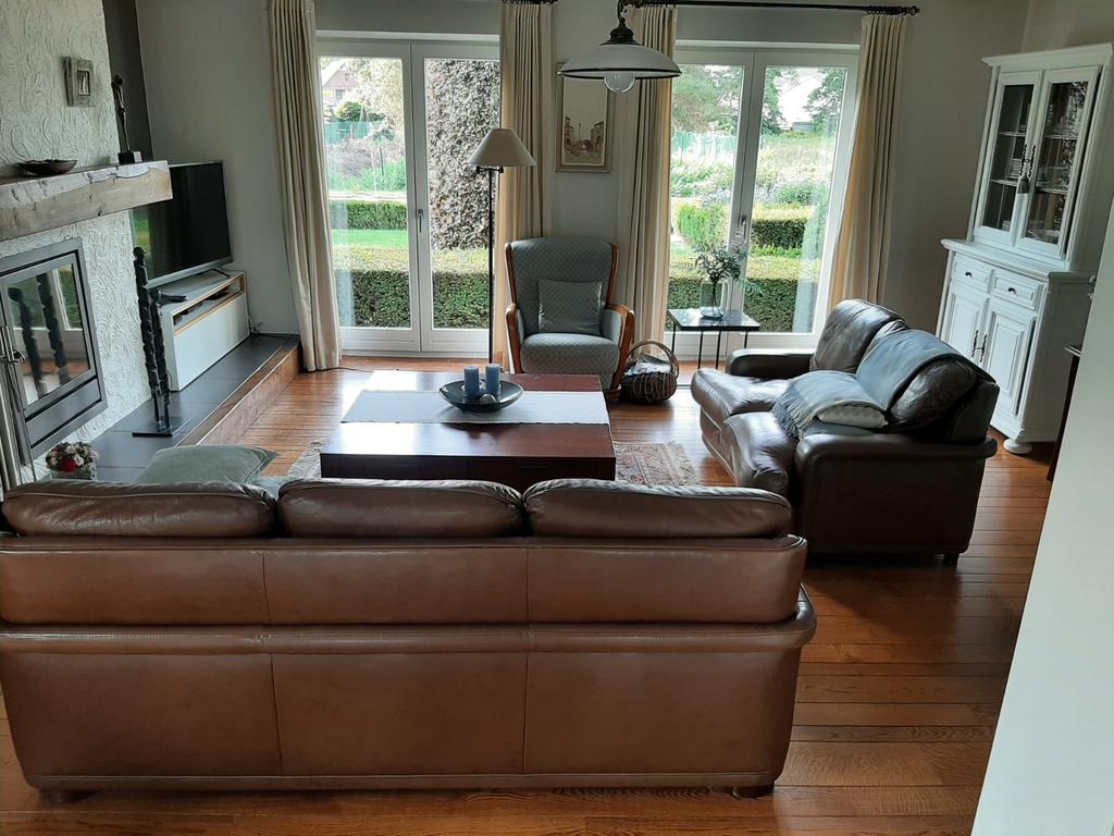 Leder salon, Ophalen