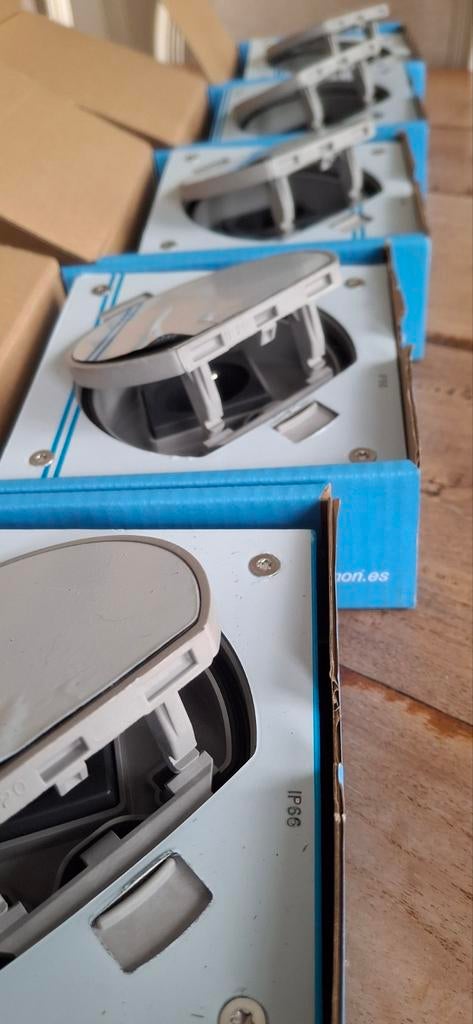 5 vloerstopcontacten Simon K45 (nieuw), Ophalen, Stopcontact