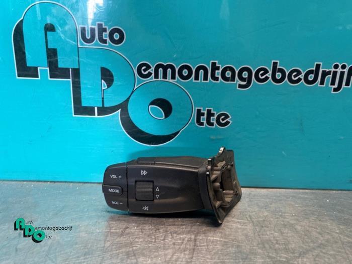 Commande radio volant d'un Seat Ibiza (Ibiza 08-), Autos : Pièces & Accessoires, Commande, Seat, Utilisé, 3 mois de garantie, Enlèvement ou Envoi