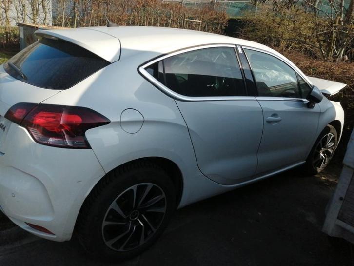 DS4, accident, Autos, DS, Particulier, DS 4, Airbags, Air conditionné, Bluetooth, Ordinateur de bord, Verrouillage central, Rétroviseurs électriques