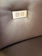 2 sièges en cuir marron dont 1 extensible électriquement., Maison & Meubles, 100 à 125 cm, Banc droit, Enlèvement, Utilisé