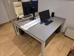 dubbele bureau taupekleur  1.60x1.60 m  (Pami), Huis en Inrichting, Ophalen, Zo goed als nieuw, Bureau