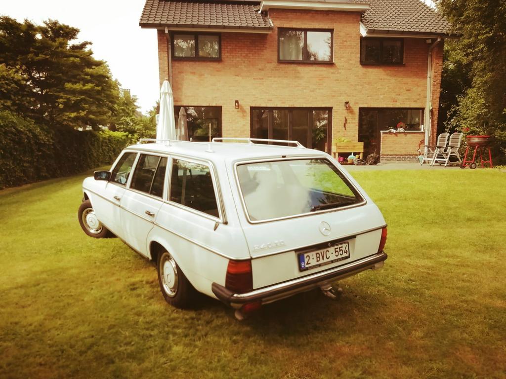 Mercedes 240TD W123, Auto's, Mercedes-Benz, Open dak, Wit, 5 deurs, Particulier