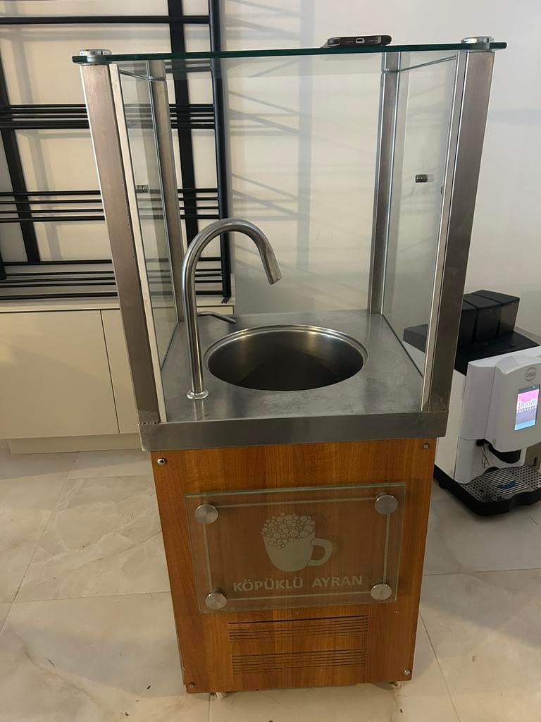 AyranMachine, Zakelijke goederen, Ophalen, Dranken