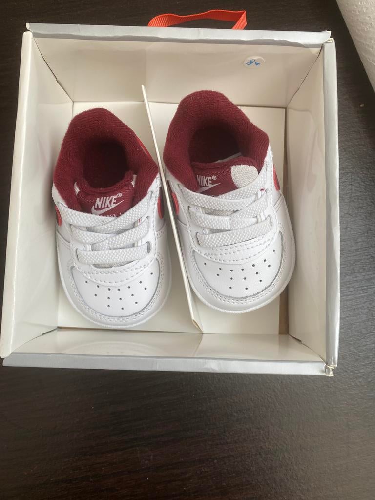 Basket Nike pour bébé, Enfants & Bébés, Vêtements de bébé | Chaussures & Chaussettes, Enlèvement ou Envoi, Comme neuf