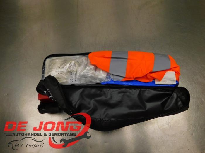 EHBO kit van een Opel Astra, Gebruikt, -, -, Opel